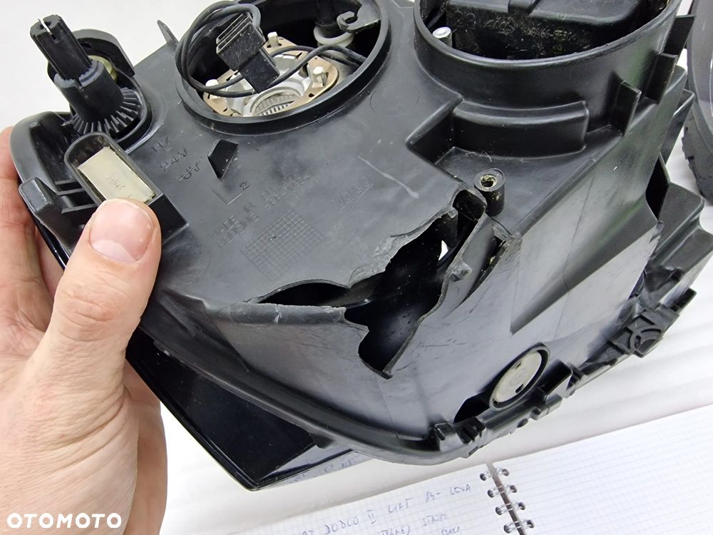 VW PASSAT B7 10- LEWA ZWYKŁA LAMPA PRZEDNIA PRZÓD , NR 3AB941005 , NR AUKCJI LL622 - 24