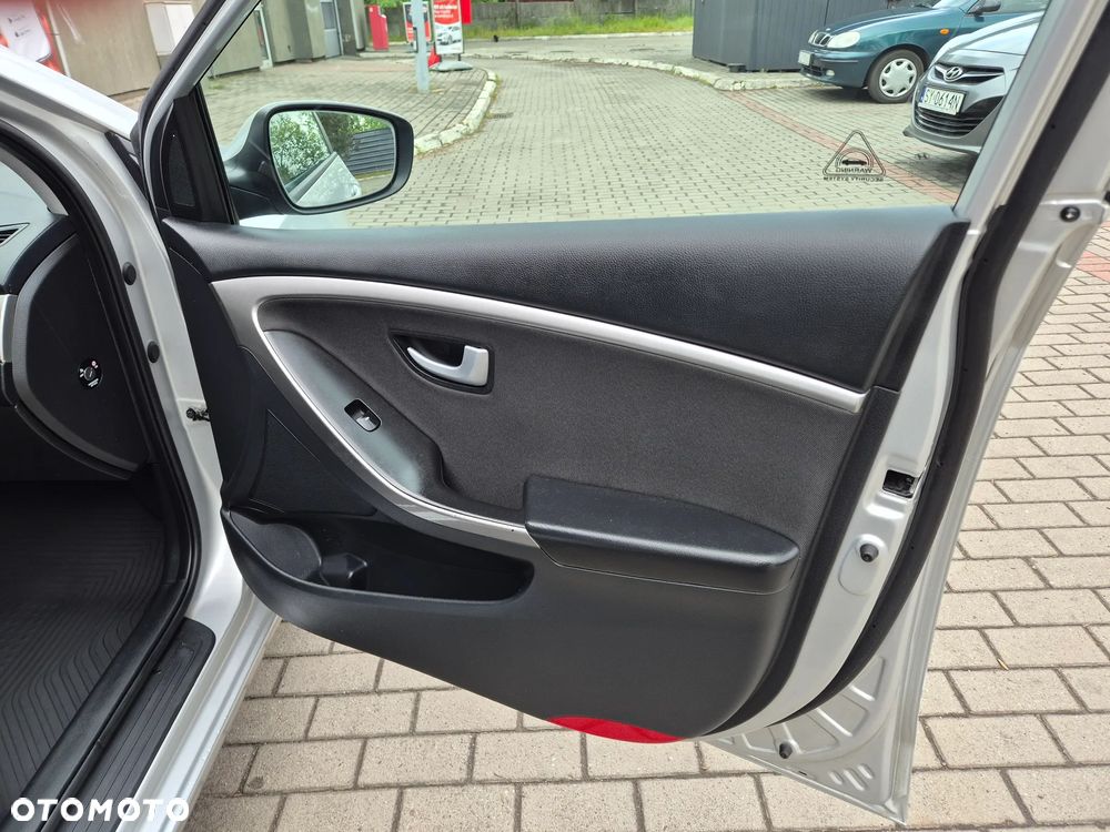 Hyundai i30 blue 1.6 GDI Trend - 8
