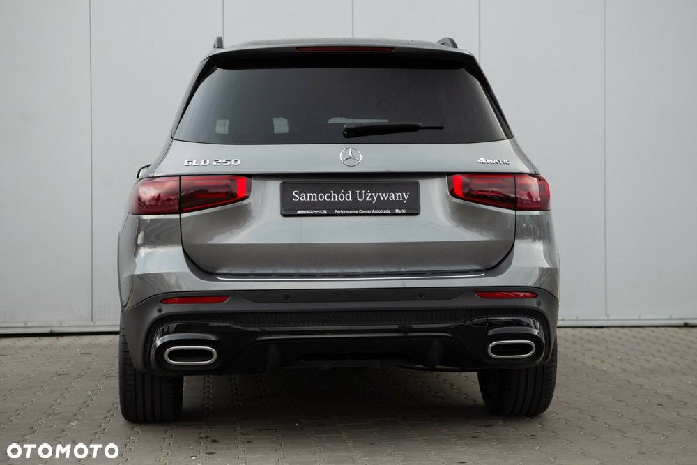 Mercedes-Benz GLB - 8