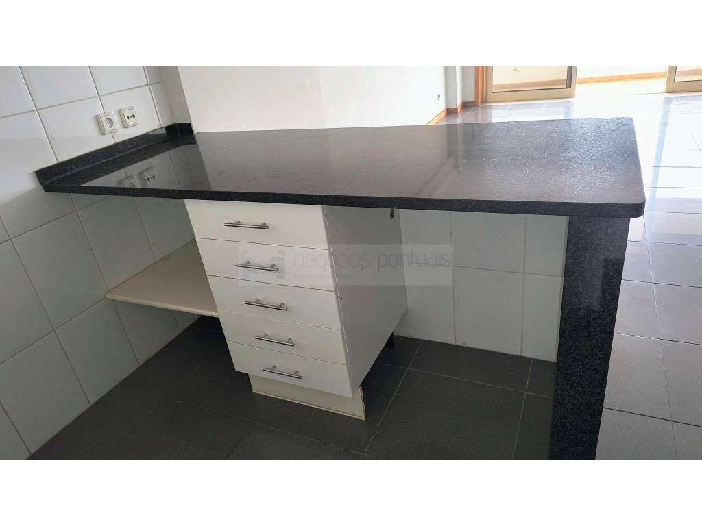 Apartamento T1 no centro da cidade, com varanda e garagem Individual - Grande imagem: 4/13