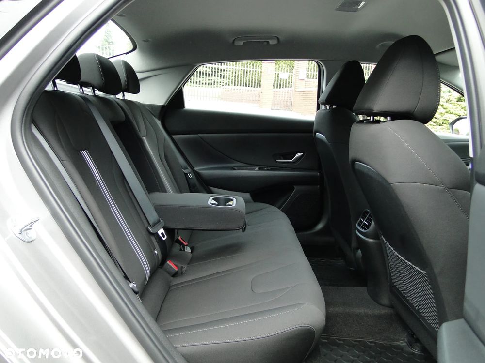 Hyundai Elantra 1.6 Smart - 28
