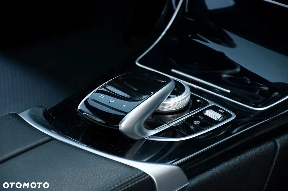 Mercedes-Benz Klasa C 180 (BlueTEC) d 7G-TRONIC AMG Line - 22