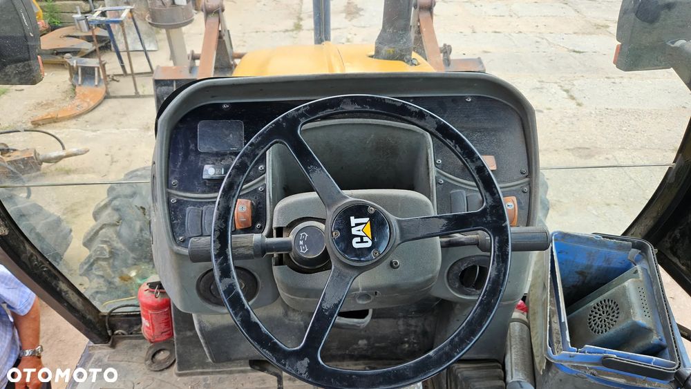 Caterpillar 424D - 4