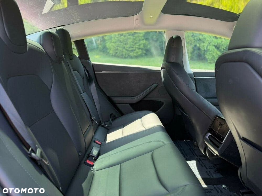 Tesla Model 3 - 16