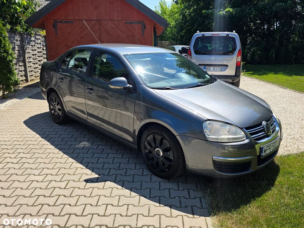Volkswagen Jetta - 4