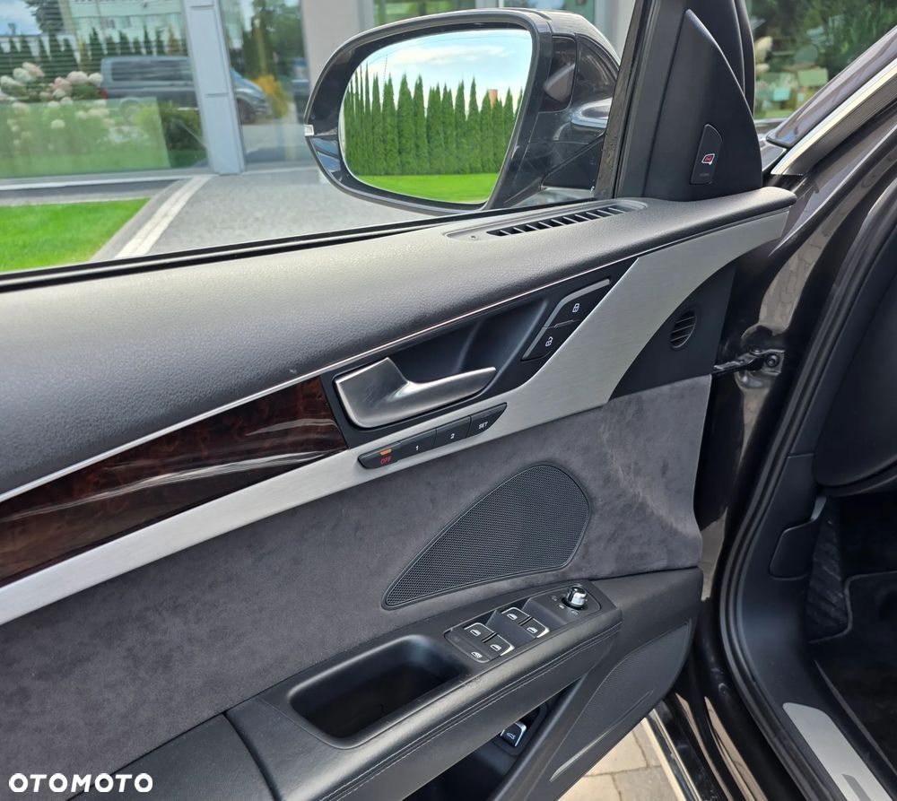 Audi A8 4.2 TDI DPF (clean diesel) quattro tiptronic - 37