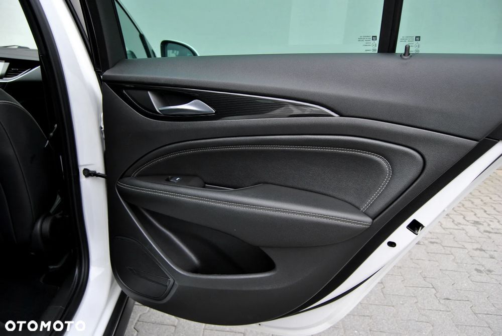 Opel Insignia CT 2.0 CDTI 4x4 Exclusive S&S - 28