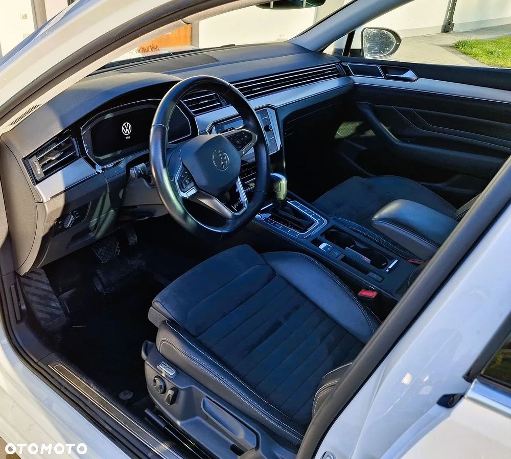 Volkswagen Passat Variant 2.0 TDI SCR DSG 4Motion Elegance - 10