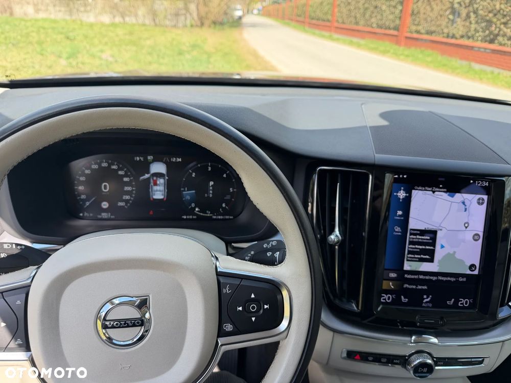 Volvo XC 60 D4 Momentum Pro - 5