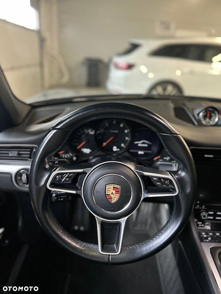 Porsche 911 Carrera - 10