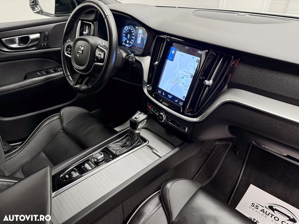 Volvo V60 D4 R-Design - 17