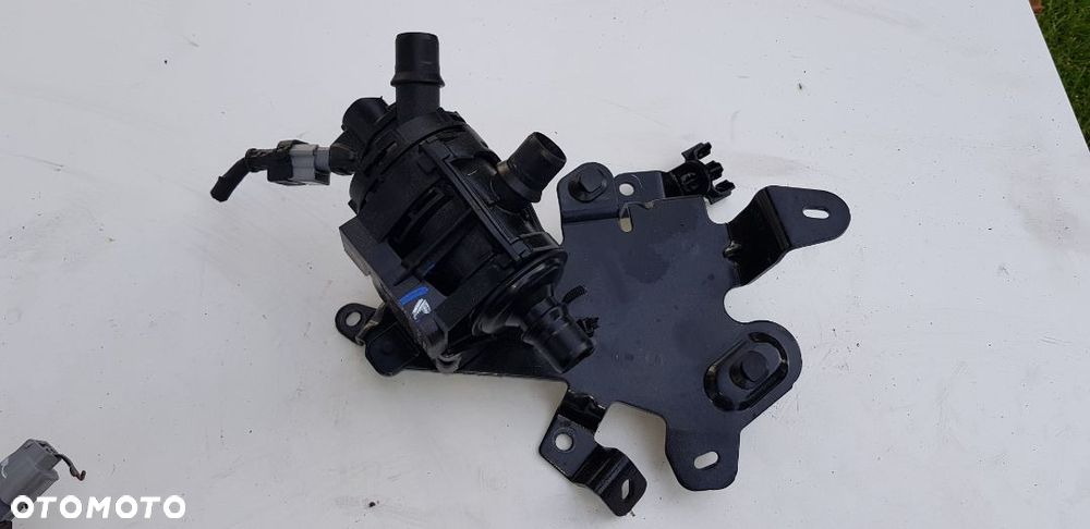 Nowa obudowa z termostatem Master IV 2,3 DCi po 2019 nr 212001466R - 2