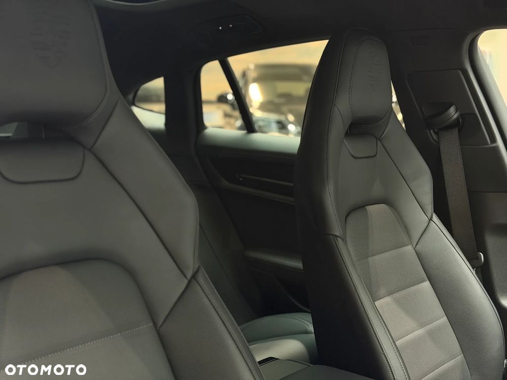 Porsche Panamera 4 E-Hybrid PHEV - 22