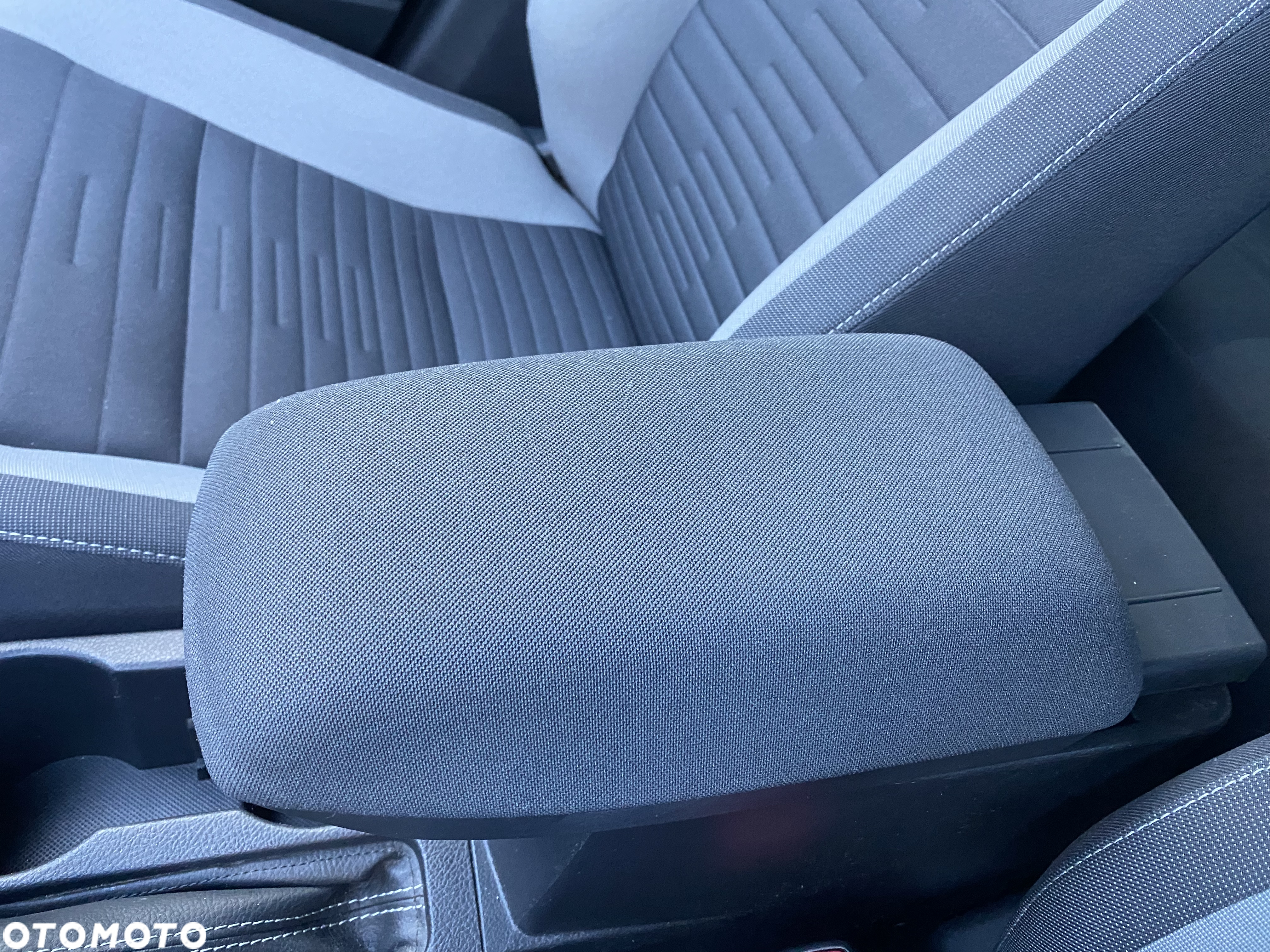 Toyota Auris 1.6 D-4D Premium - 24