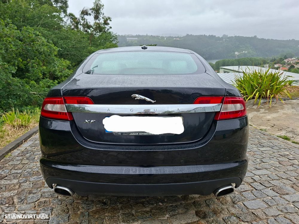 Jaguar XF 2.7 D V6 Premium Luxury - 4