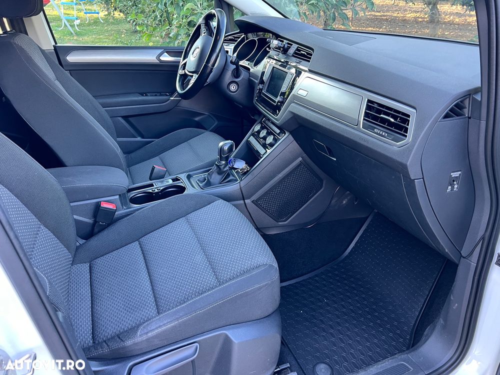 Volkswagen Touran 2.0 TDI DSG Comfortline - 5