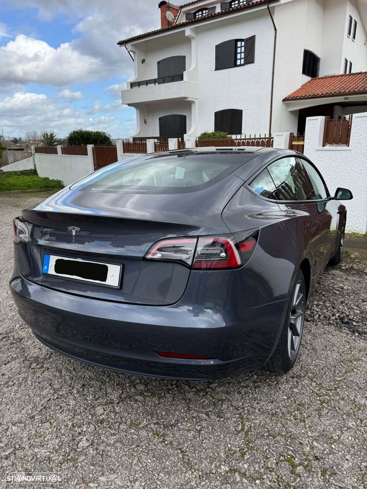 Tesla Model 3 - 3