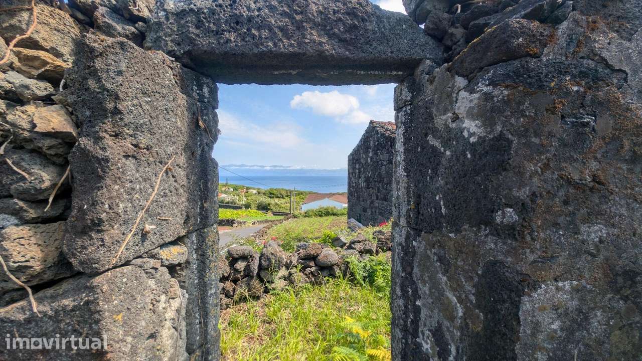 Ruína com Potencial Turístico e Vistas Deslumbrantes na Ilha do Pico - Grande imagem: 2/29