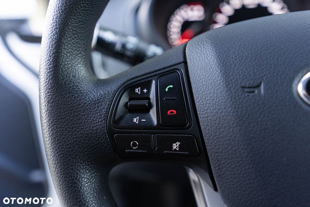 Kia Rio 1.4 L - 38