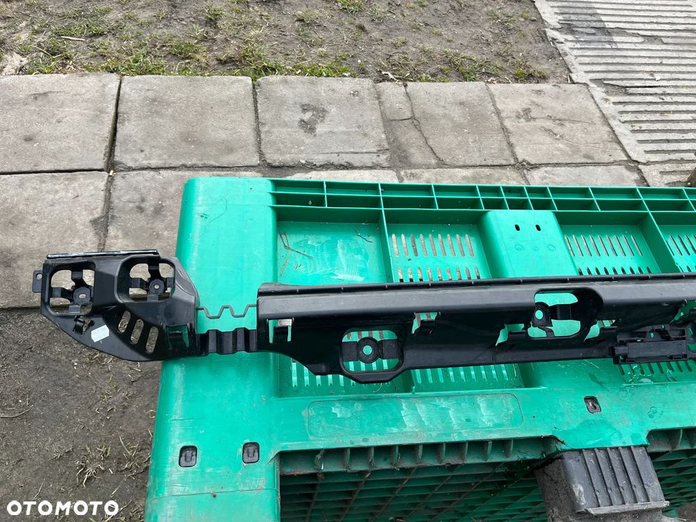 BMW F22 F23 Ślizg zderzaka środkowy tylny 7285532 - 2