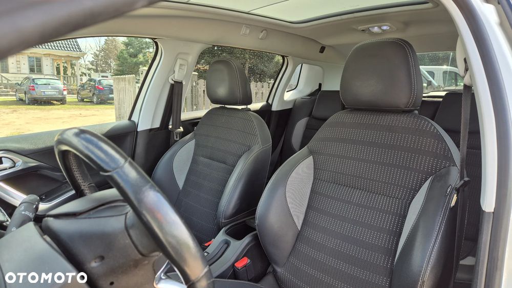 Peugeot 2008 PureTech 110 GPF Stop&Start EAT6 Allure - 12