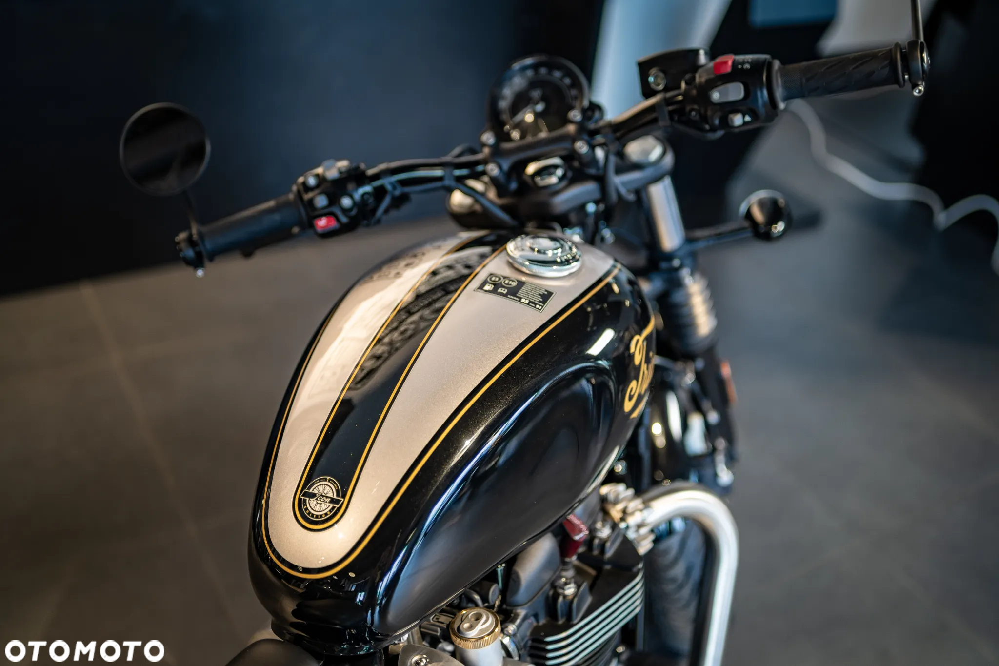 Triumph Bonneville Bobber - 24