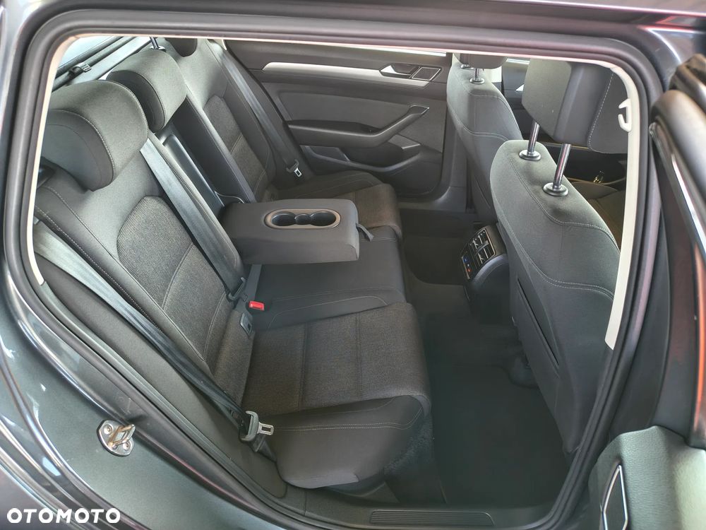 Volkswagen Passat 2.0 TDI SCR DSG Comfortline - 36