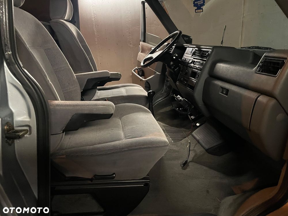 Volkswagen Multivan - 17