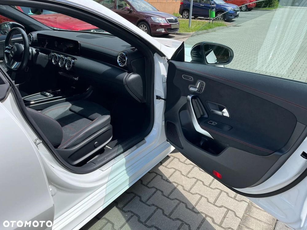 Mercedes-Benz CLA 200 mHEV AMG Line 7G-DCT - 11