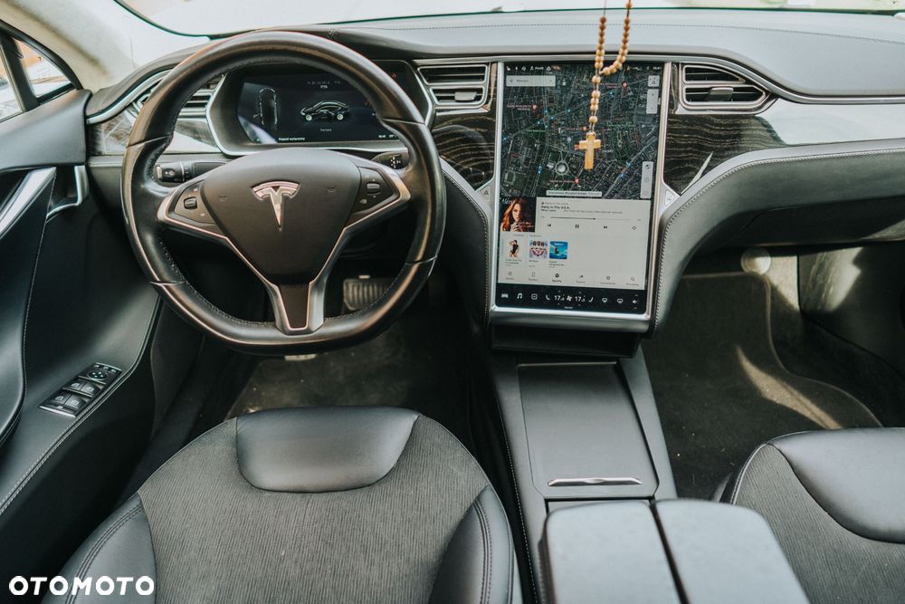 Tesla Model S - 8
