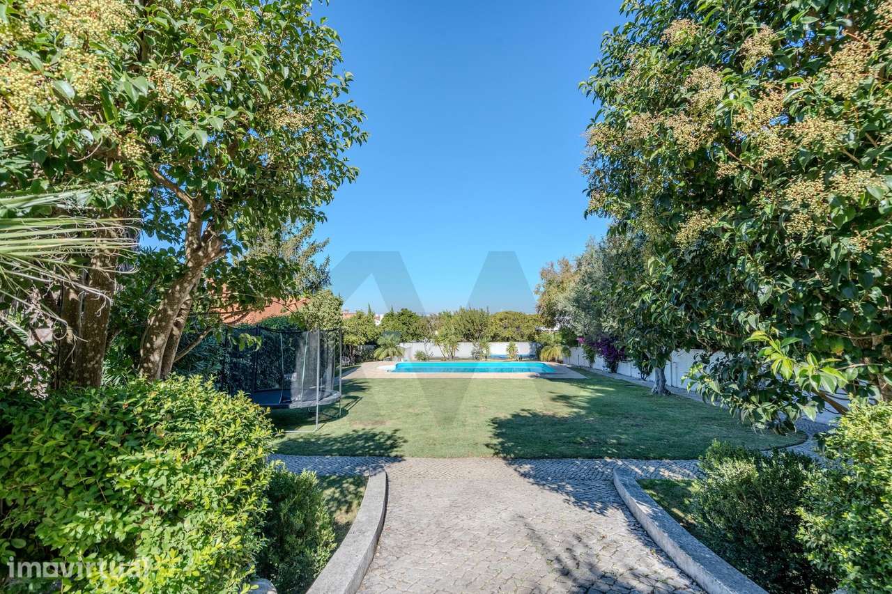 Moradia T5 com jardim e piscina, e Terreno com ruína, no centro de Aze - Grande imagem: 4/60