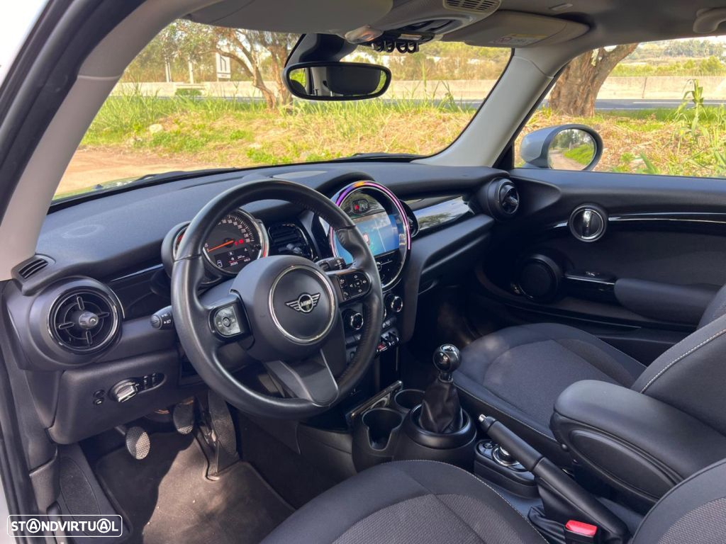 MINI 3 Portas Cooper Essential - 33