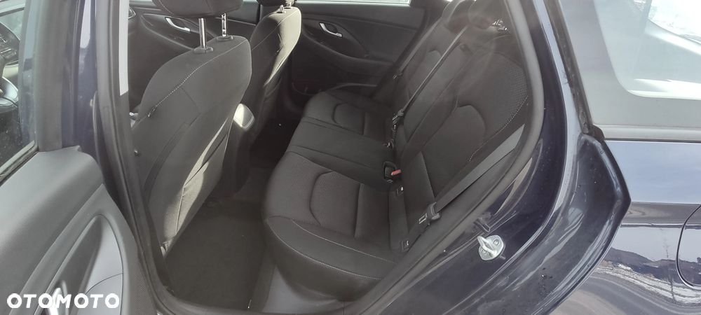 Hyundai i30 1.4 T-GDI Family+ - 25
