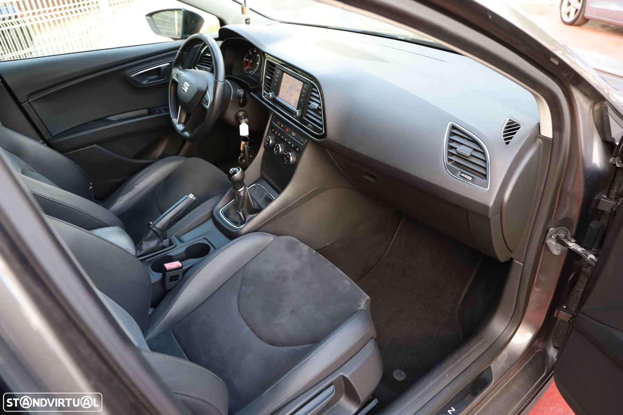 SEAT Leon 1.6 TDI S&S Style - 9