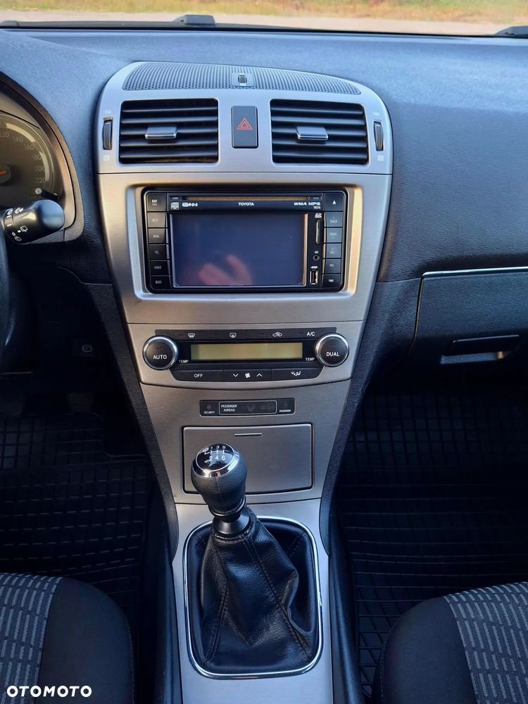 Toyota Avensis 1.8 Executive - 29