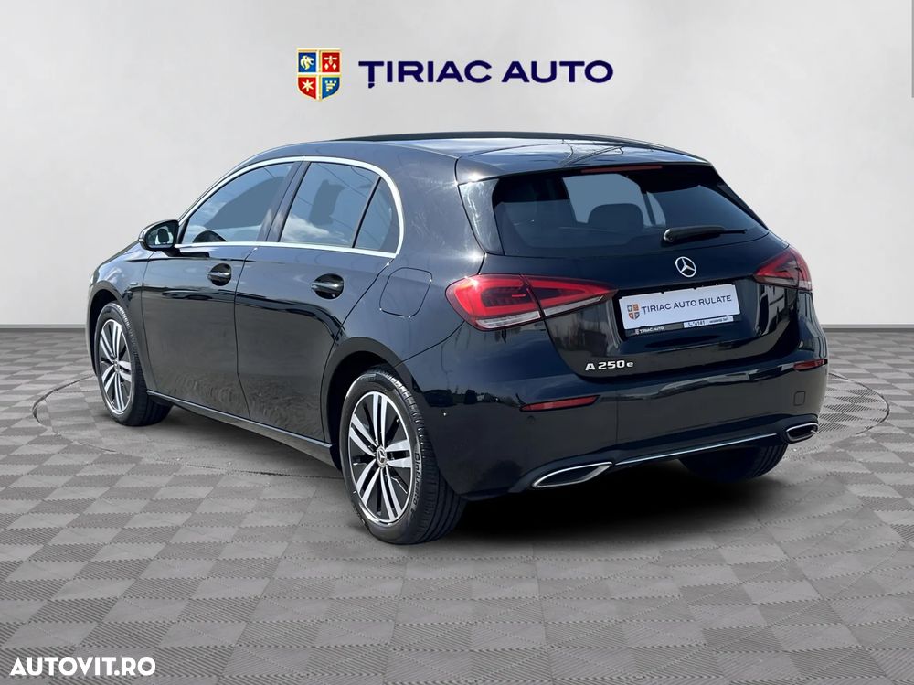 Mercedes-Benz A 250 e 8G-DCT Progressive - 4