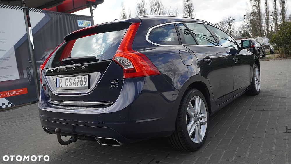 Volvo V60 D6 AWD Plug-in Hybrid Momentum - 10