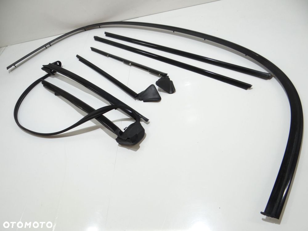 LISTWY SHADOW LINE BMW E88 - 1