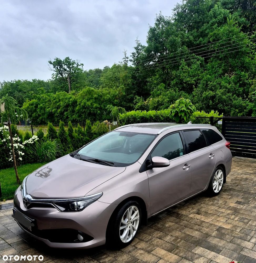 Toyota Auris 1.6 D-4D Dynamic - 1