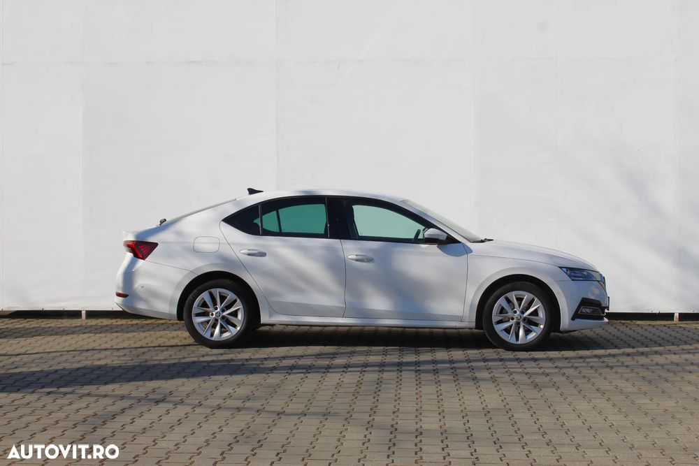 Skoda Octavia 2.0 TDI DSG Style - 6