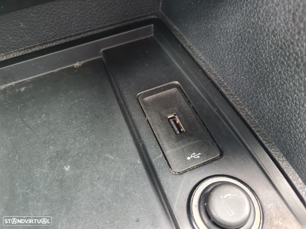 VW Caddy Maxi 2.0 TDI 5 Lugares - 8