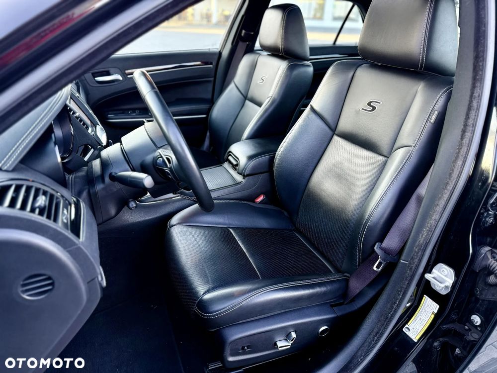 Chrysler 300s - 18