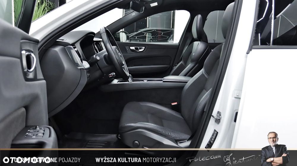 Volvo XC 60 T8 Twin Engine AWD Geartronic Momentum - 16