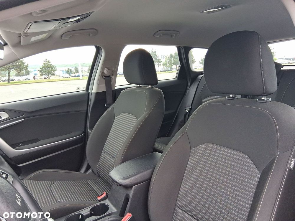 Kia Ceed - 11