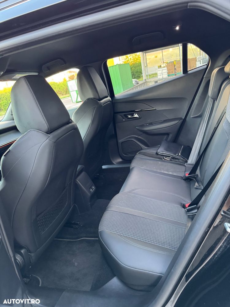 Peugeot 2008 PureTech 130 EAT8 GT - 24