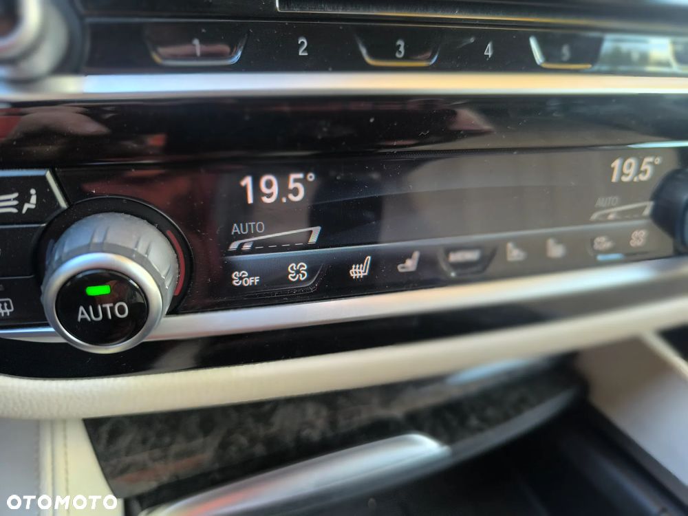 BMW Seria 5 530i xDrive - 23