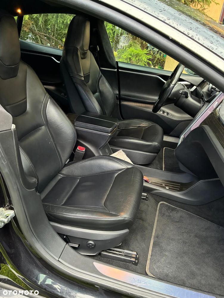 Tesla Model S 85 D - 21