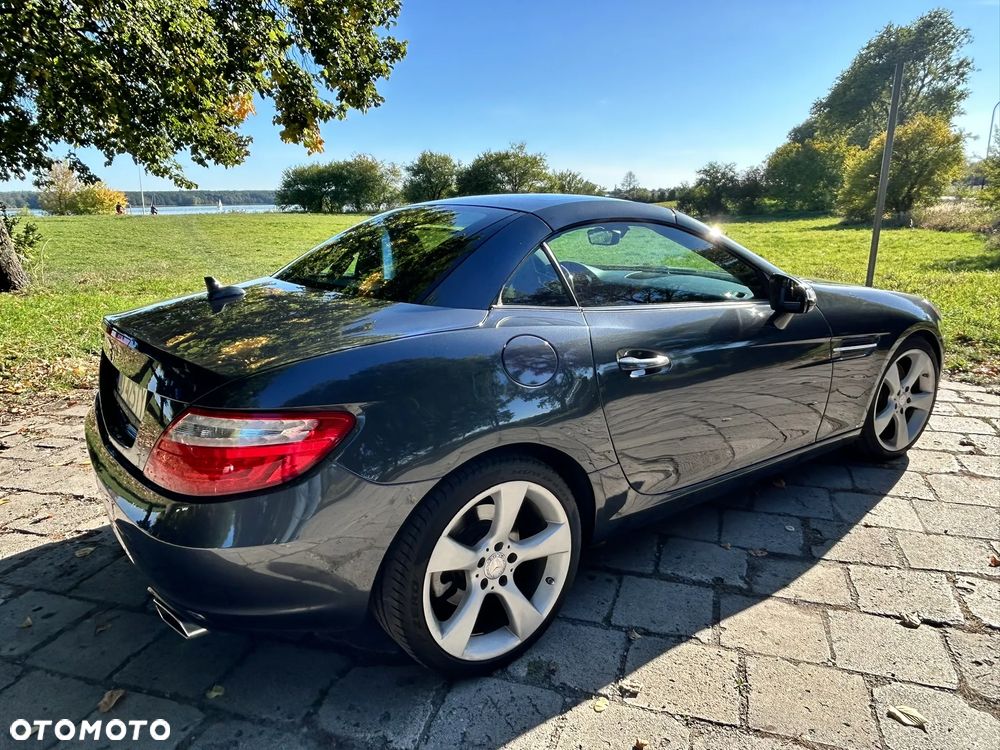 Mercedes-Benz SLK 350 (BlueEFFICIENCY) 7G-TRONIC - 11