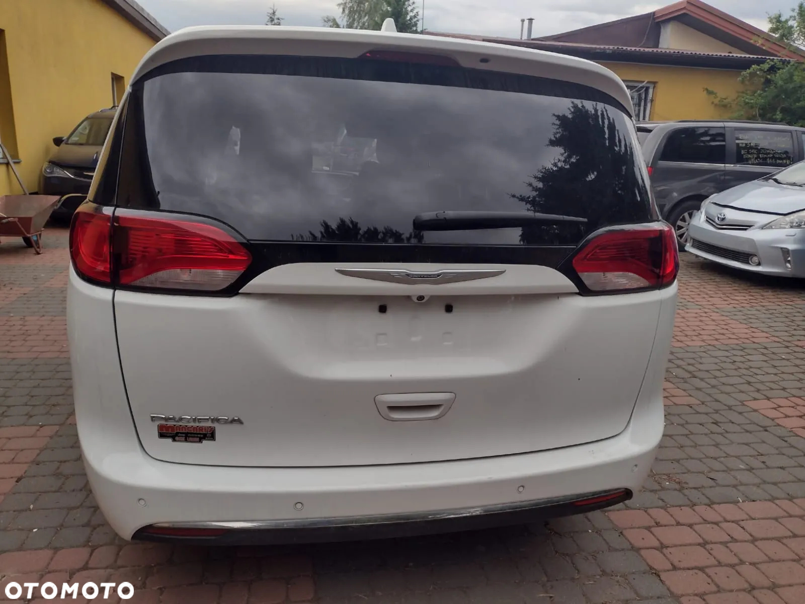 Chrysler Pacifica - 6