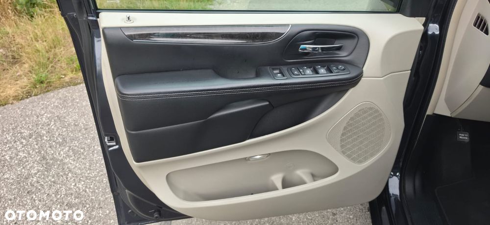 Lancia Voyager 2.8CRD Platinum - 12
